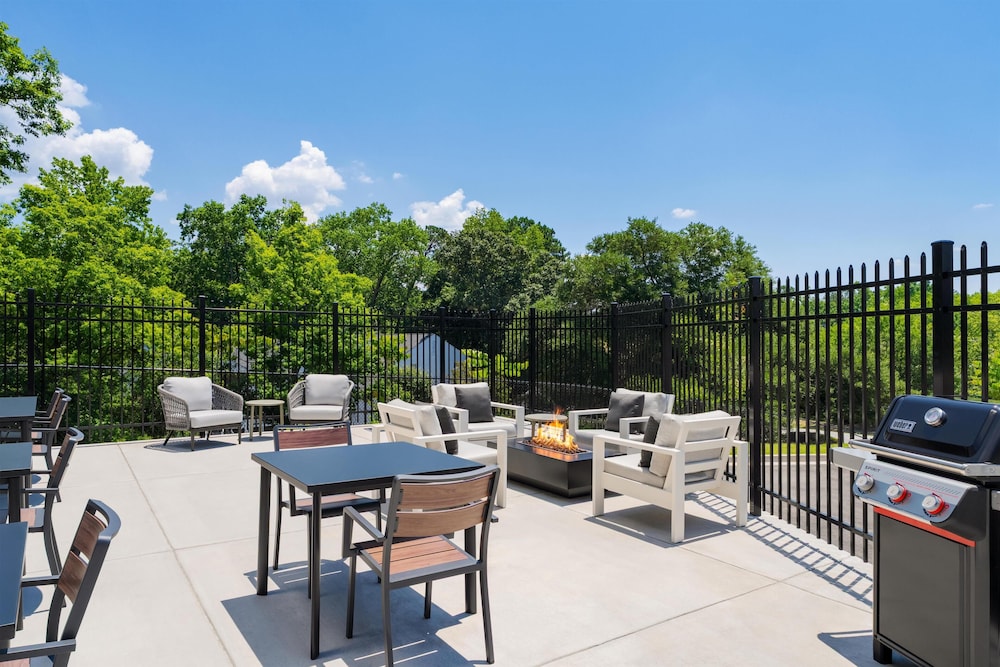 LivSmart Studios by Hilton Columbia Greystone 25/41