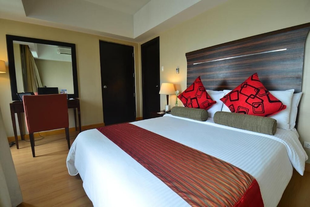 Lancaster Hotel Manila 9/45