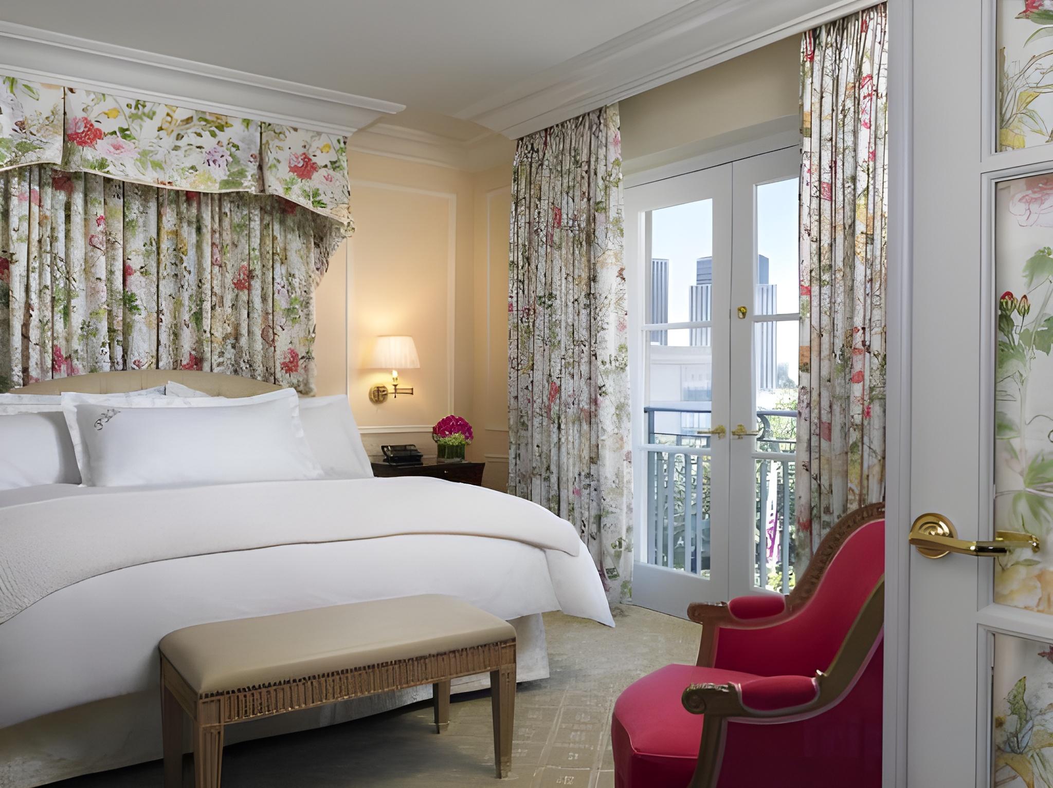 DELUXE, KING BED, PATIO