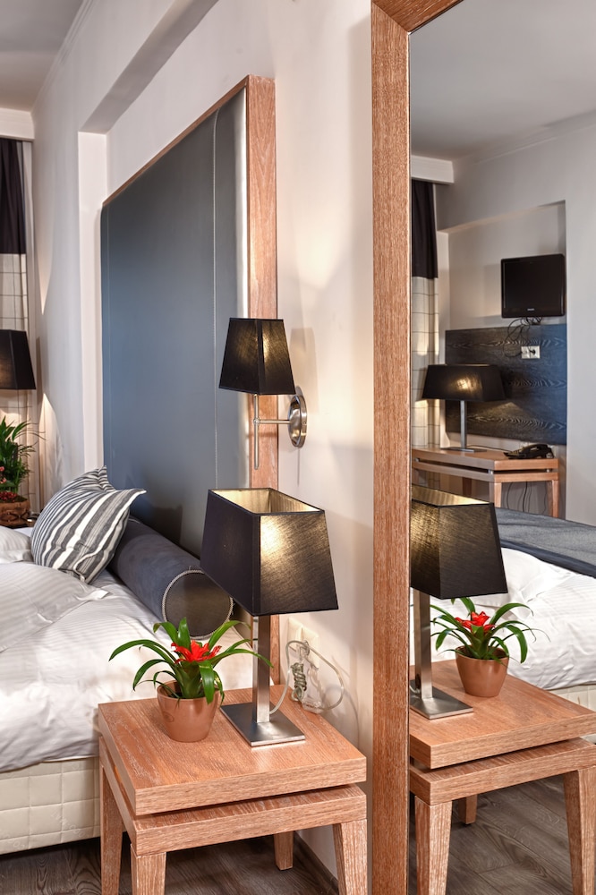 Olympus Thea Boutique Hotel & Spa 42/43