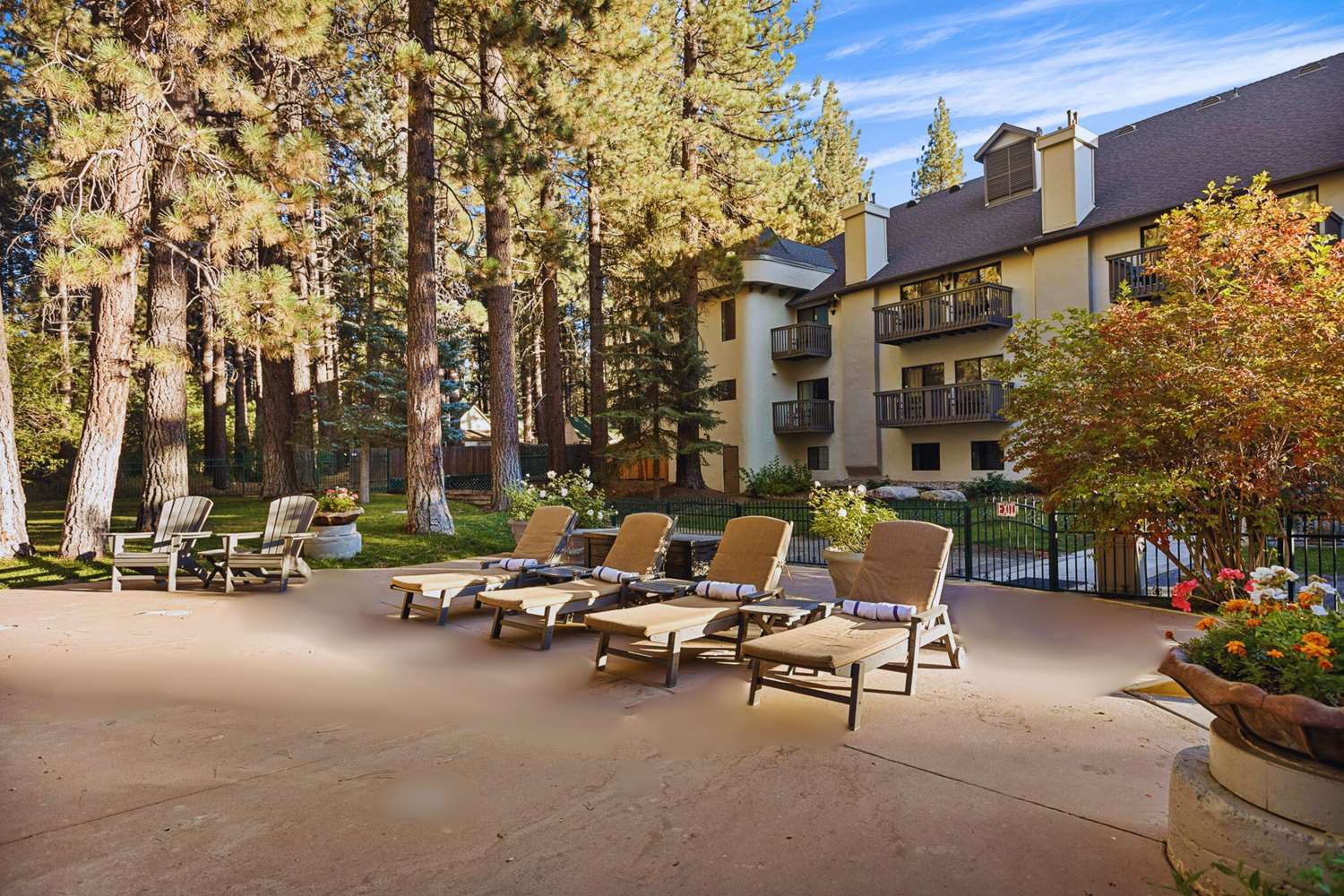 Chateau Big Bear Boutique Hotel, BW Signature Collection 51/55