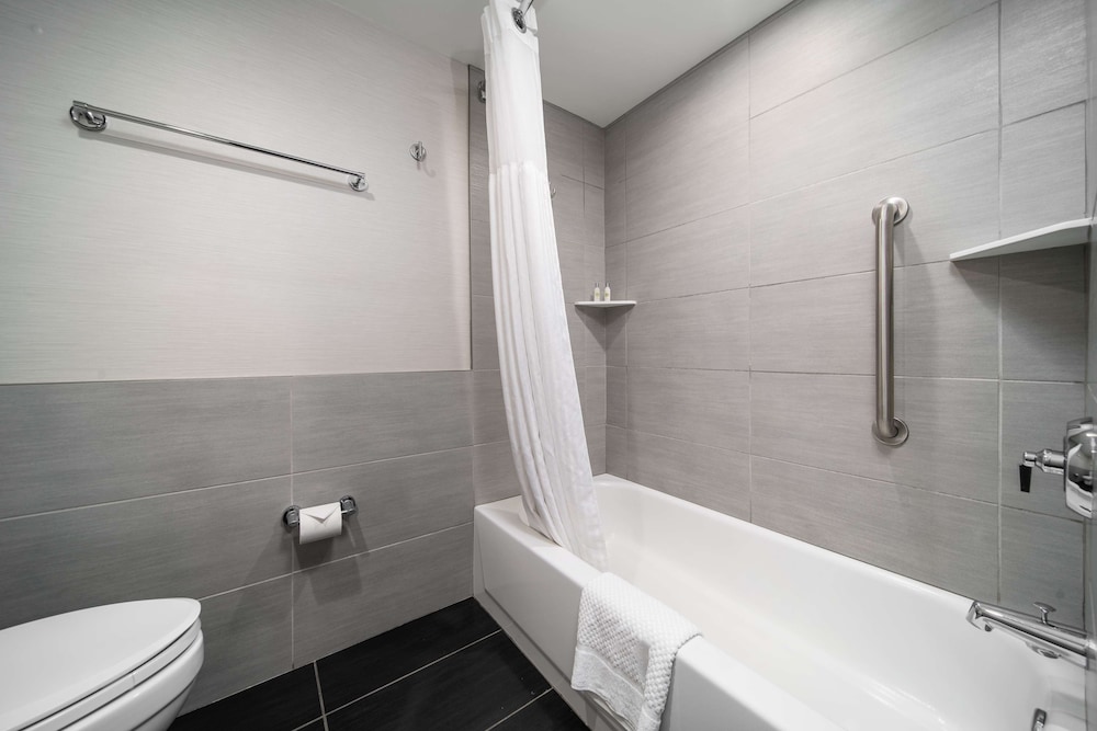 Doubletree by Hilton Hotel Racine Harbourwalk 30/79