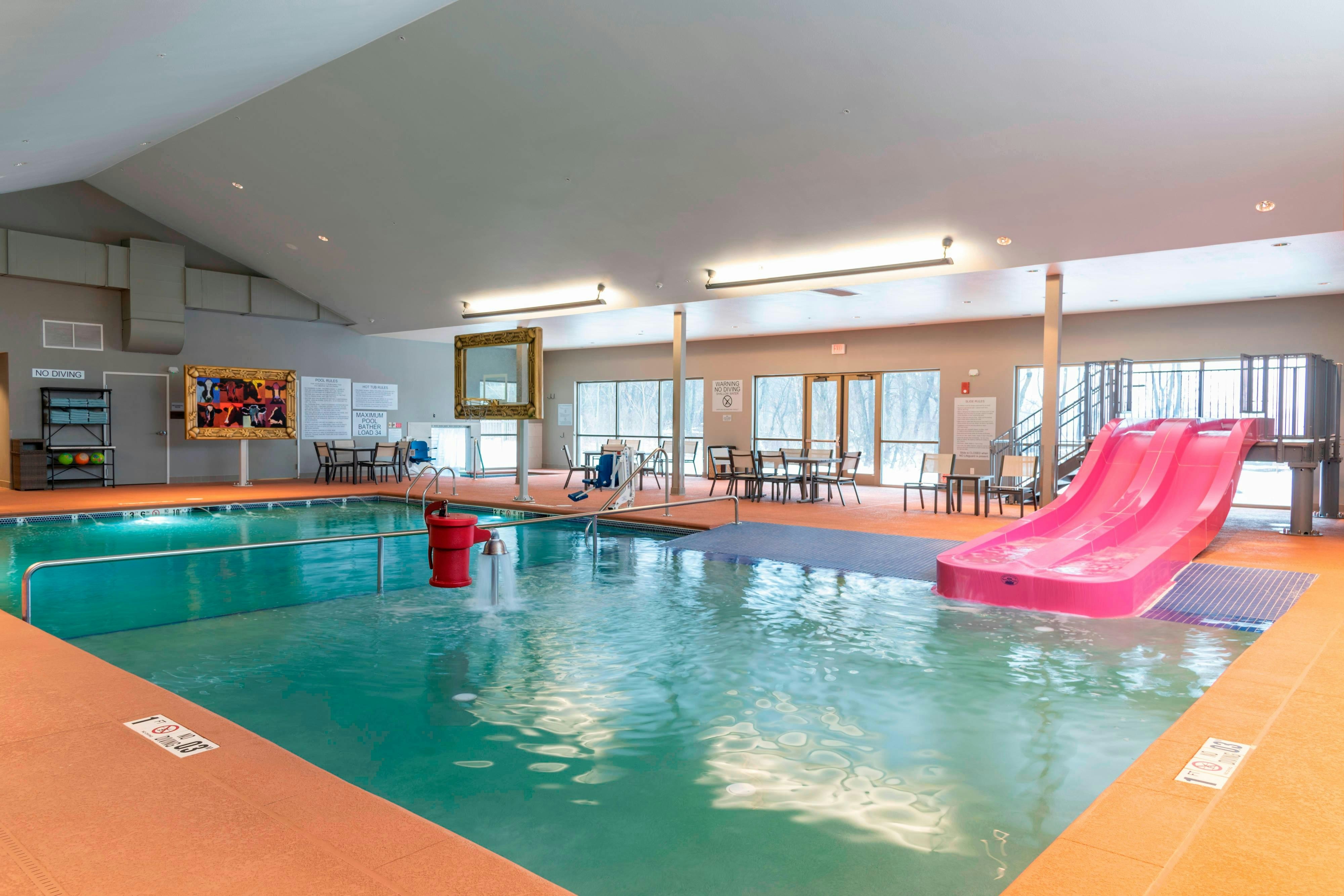 Fairfield Inn And Suites Fair Oaks Farms 33/56