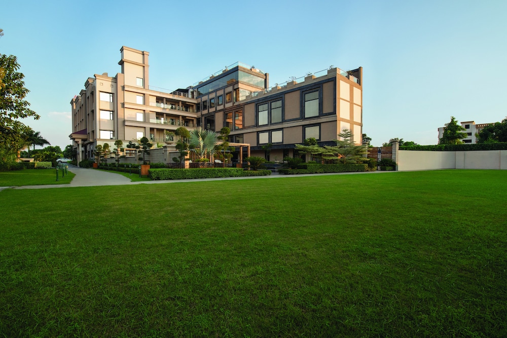 Ramada by Wyndham Varanasi Katesar 25/31