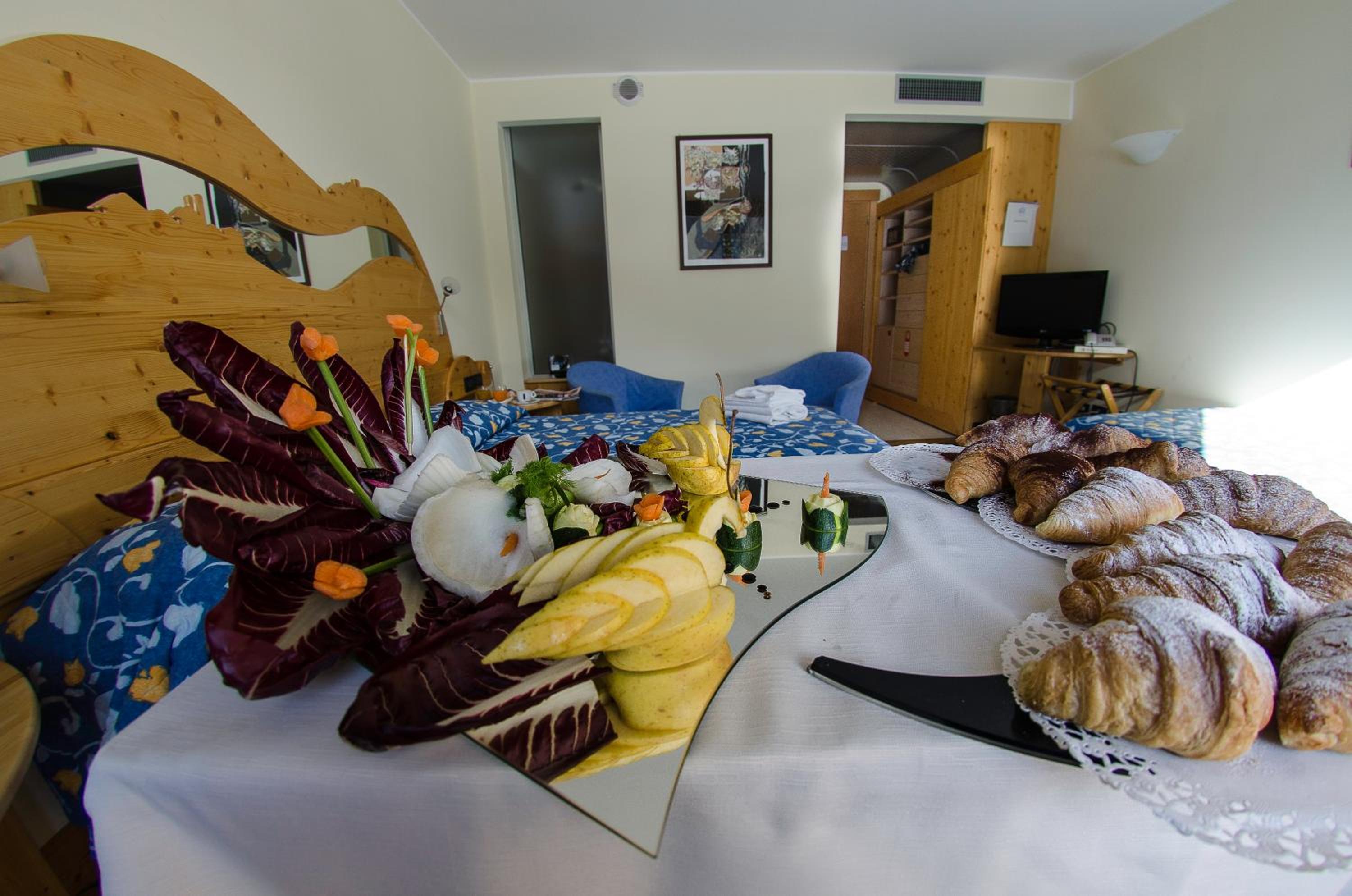 Room, Single, Double Bed