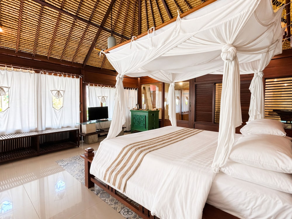 2 Bedrooms, Pool, Villa, 1 Queen and 1 Single Bed