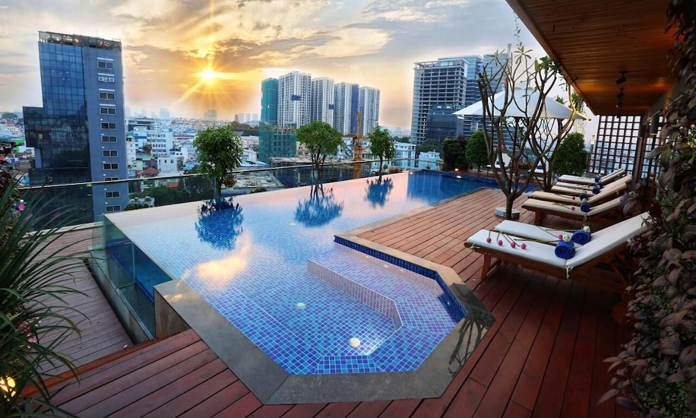 Lotus Saigon Hotel 31/62