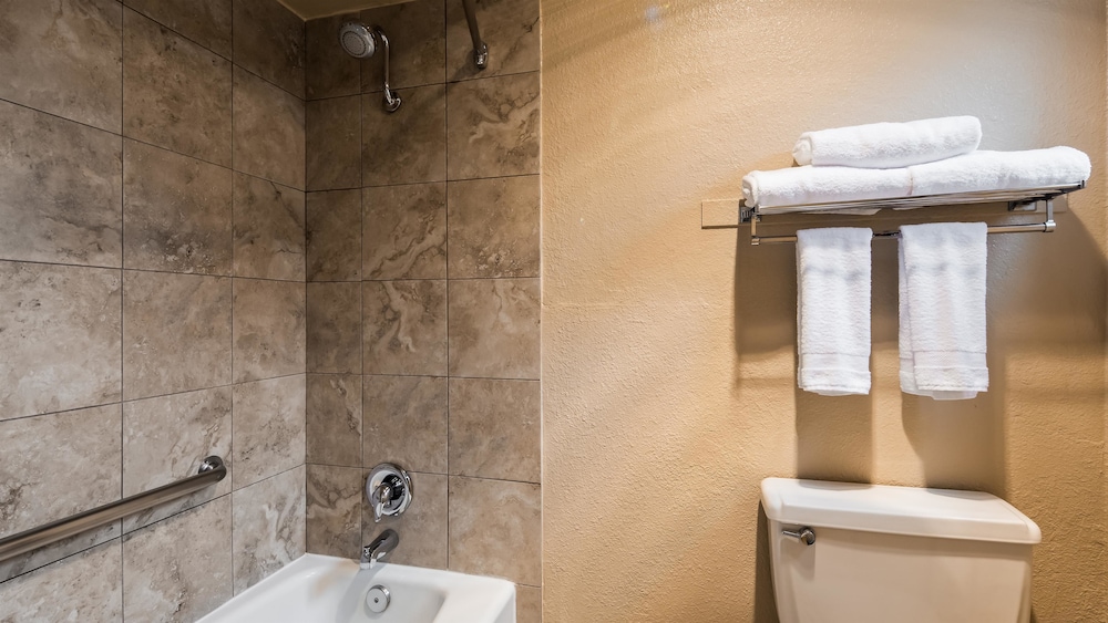 Best Western Lakewood 11/38