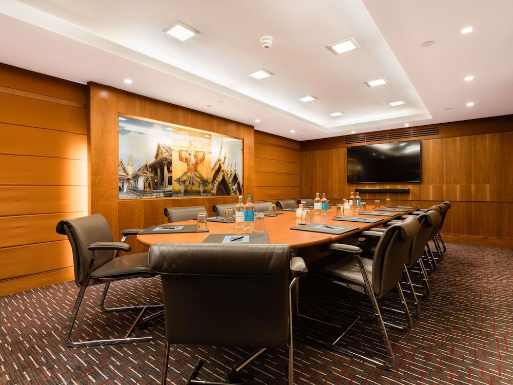 Sofitel London Heathrow 43/50