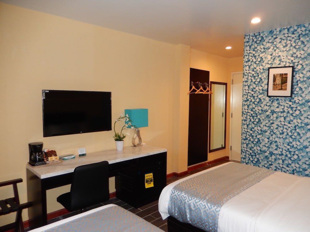 Quality Inn Near Sunset Park 7/39