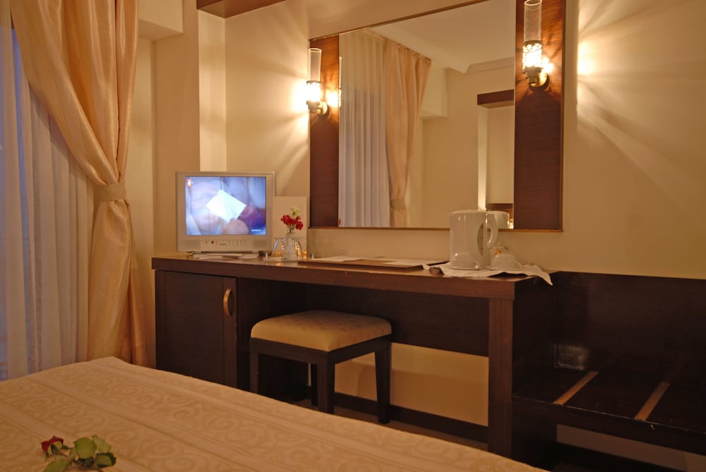 Tourist Hotel 24/63