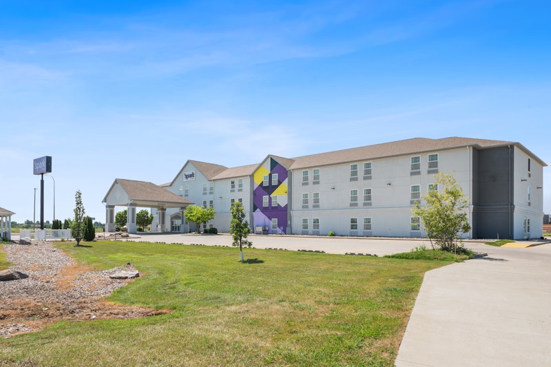 Spark by Hilton Minot 28/29