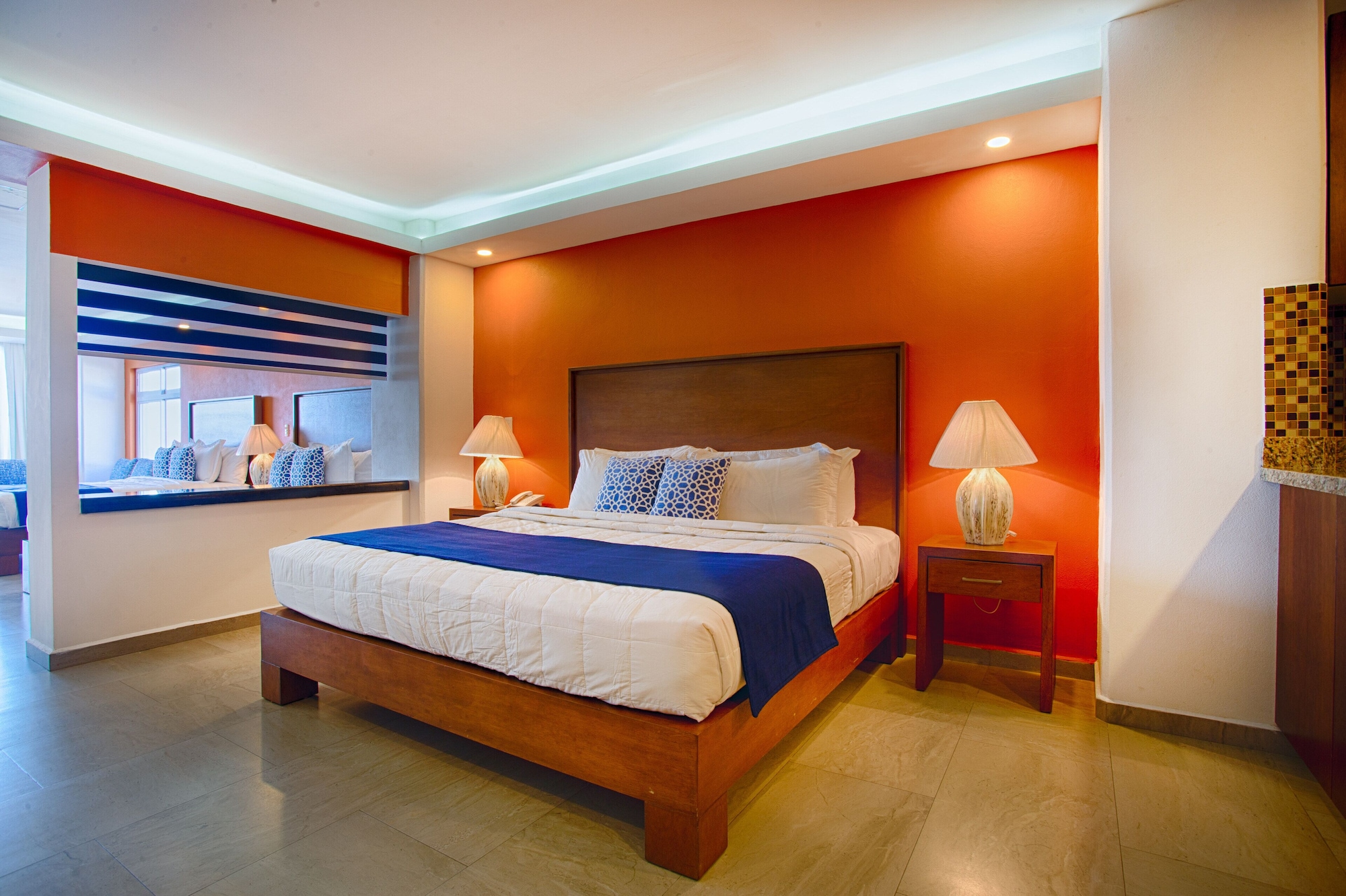 Master, Suite, 1 King and 2 Queen Beds, Ocean View، Hotel Grand Paramar 3/5