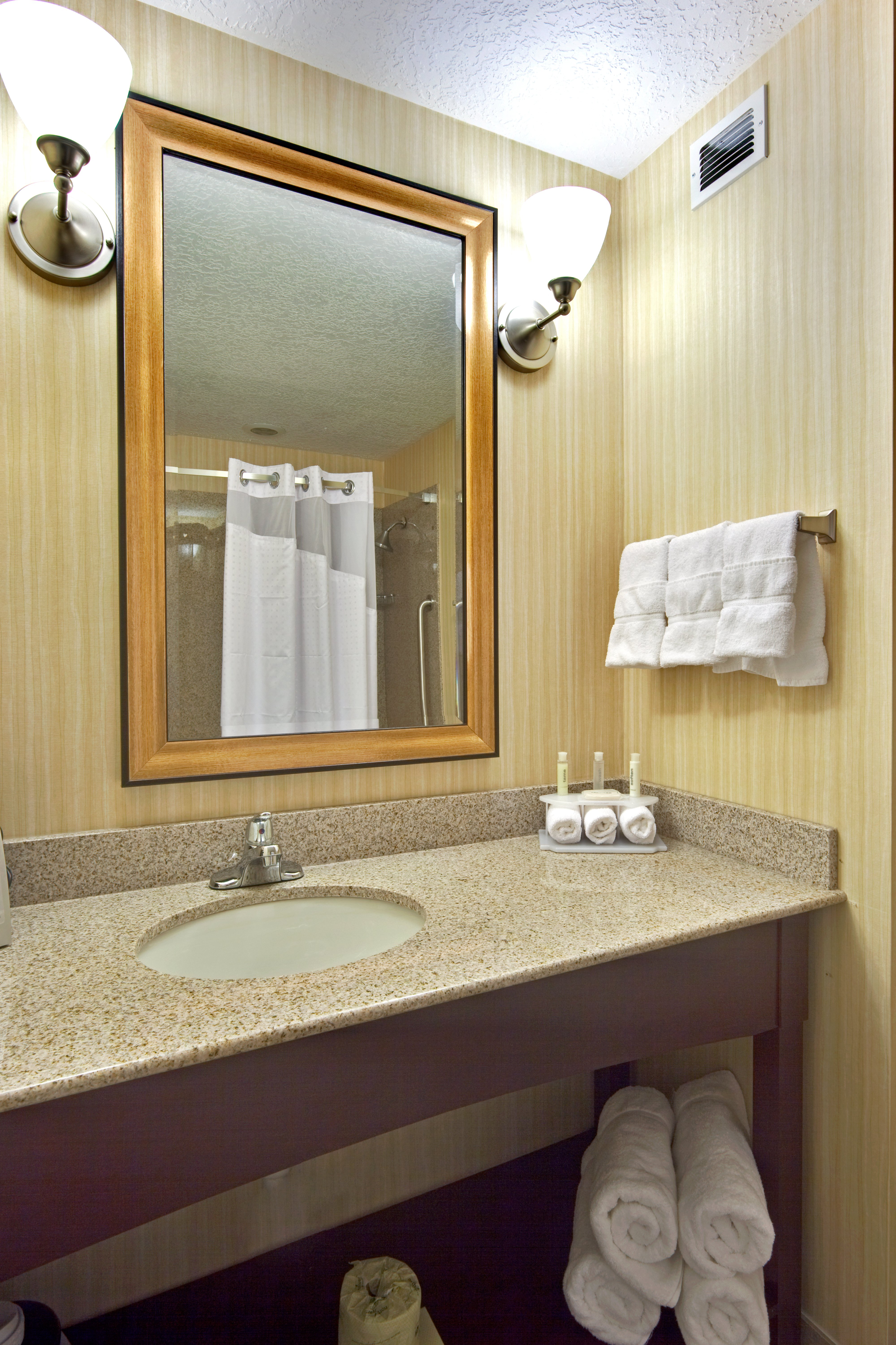 Holiday Inn Express Hotel Suites Grants Milan 33/33