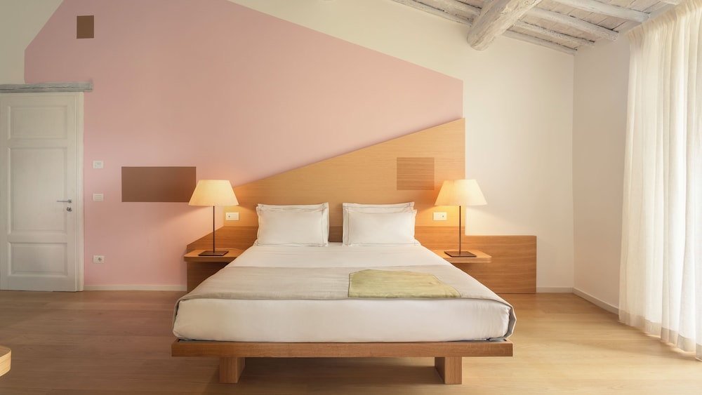 Deluxe, Queen Bed