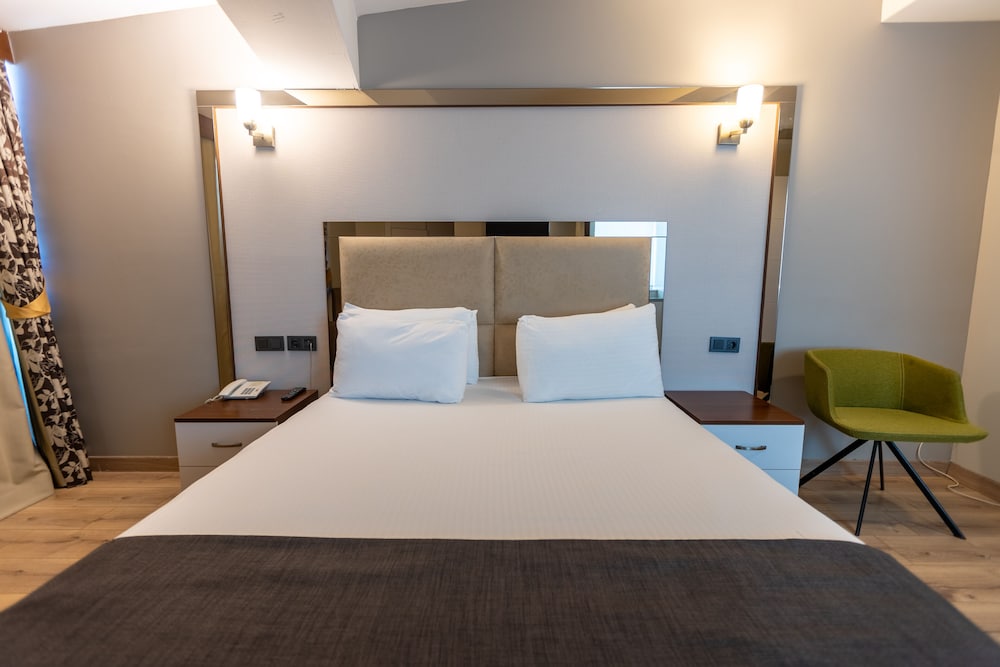 Asia Business Suites 50/50