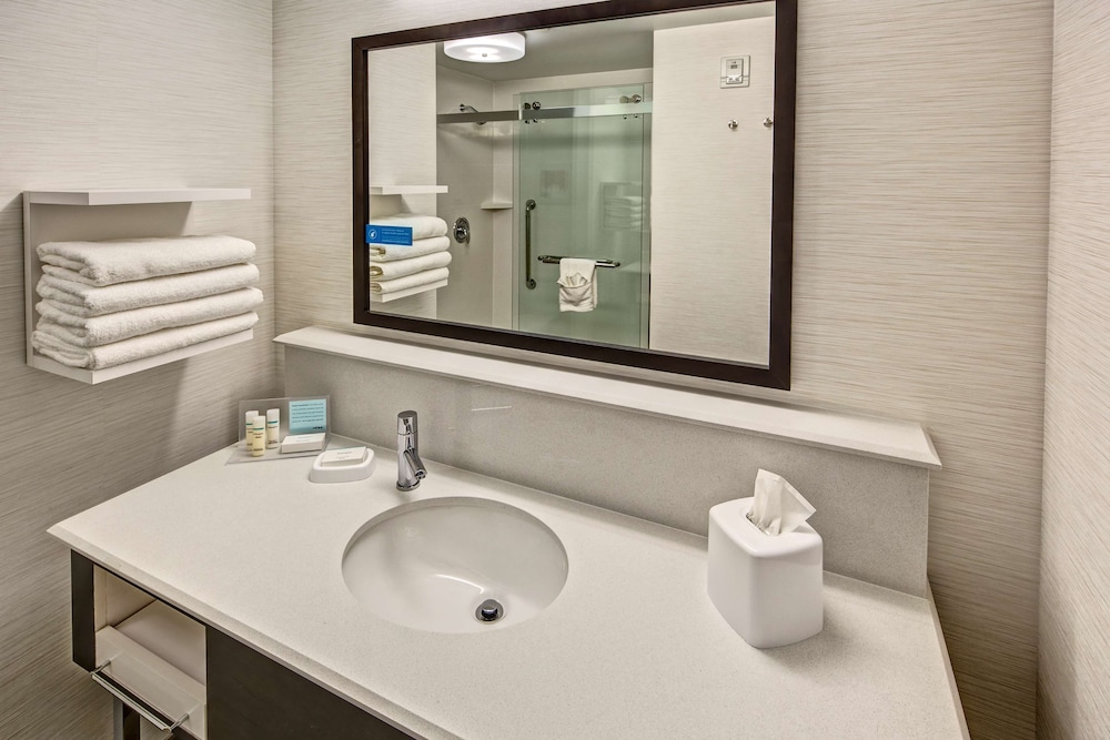Hampton Inn Suites Franklin Berry Farms 24/44