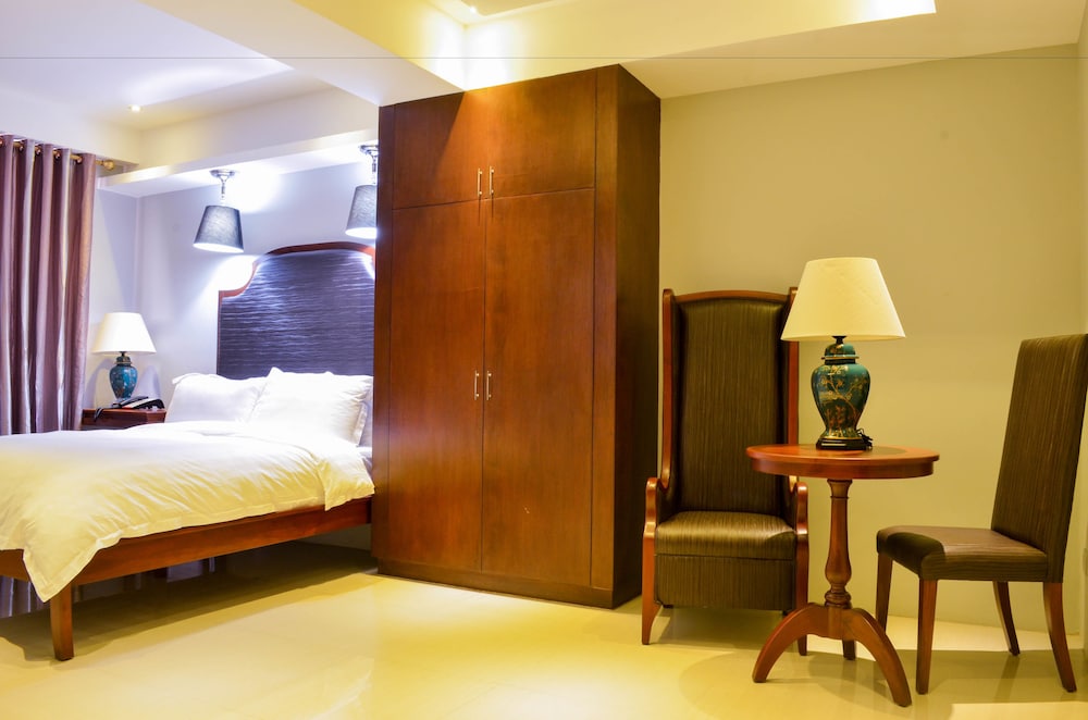 Ritz Hotel 20/49