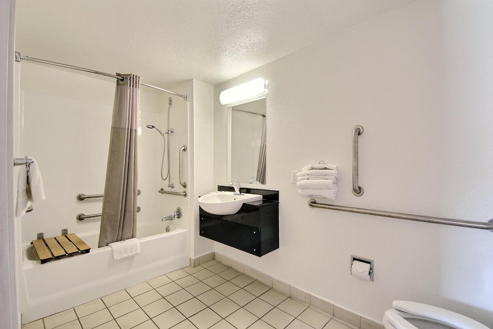 Motel6 Laredo, TX - North I-35 53/55