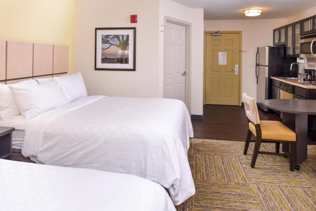 Studio, 2 Queen Beds, Accessible