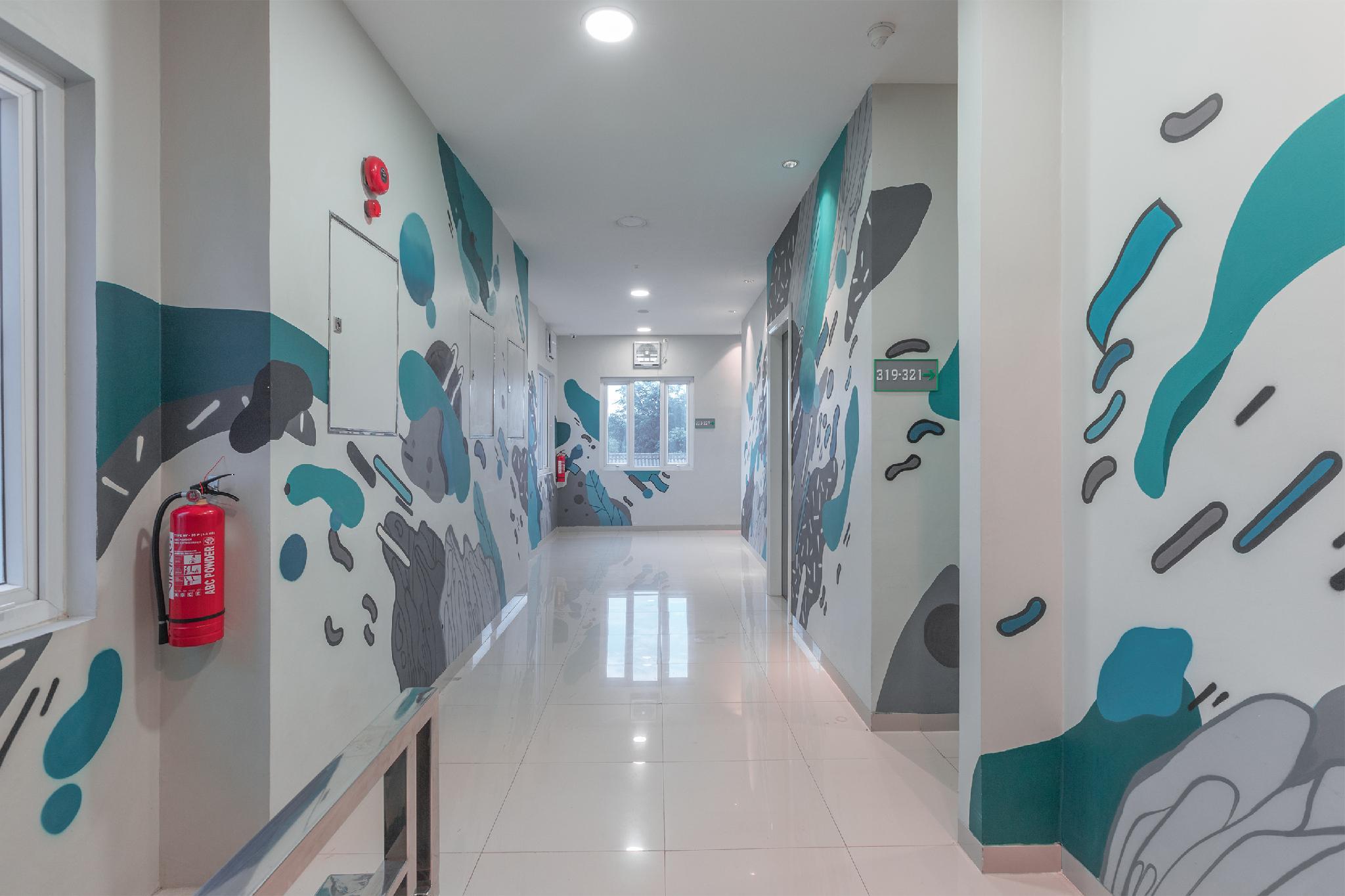Versa Hotel Bekasi 12/23