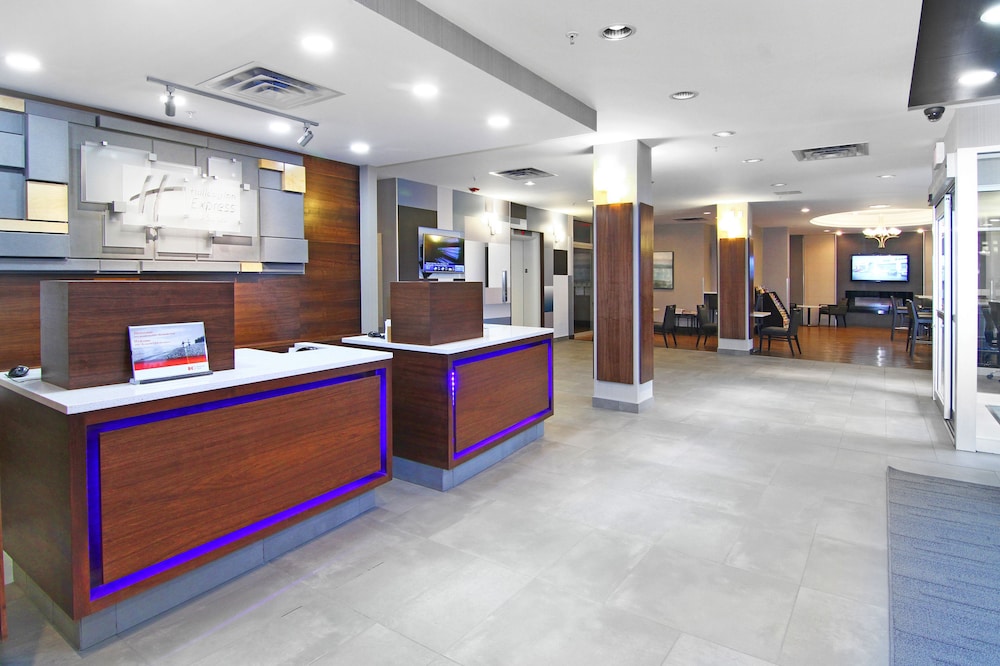 Holiday Inn Express Hotel & Suites Calgary 10/71