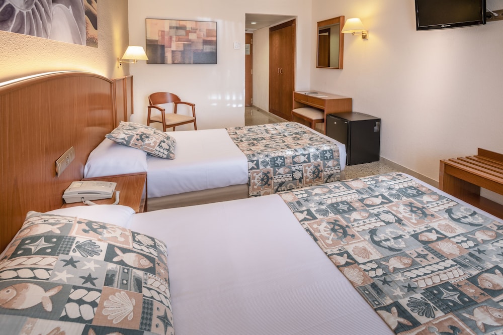 ROOM, SINGLE