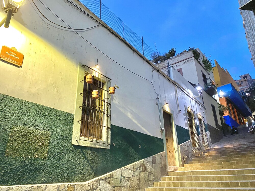 Hotel Universidad 3/50