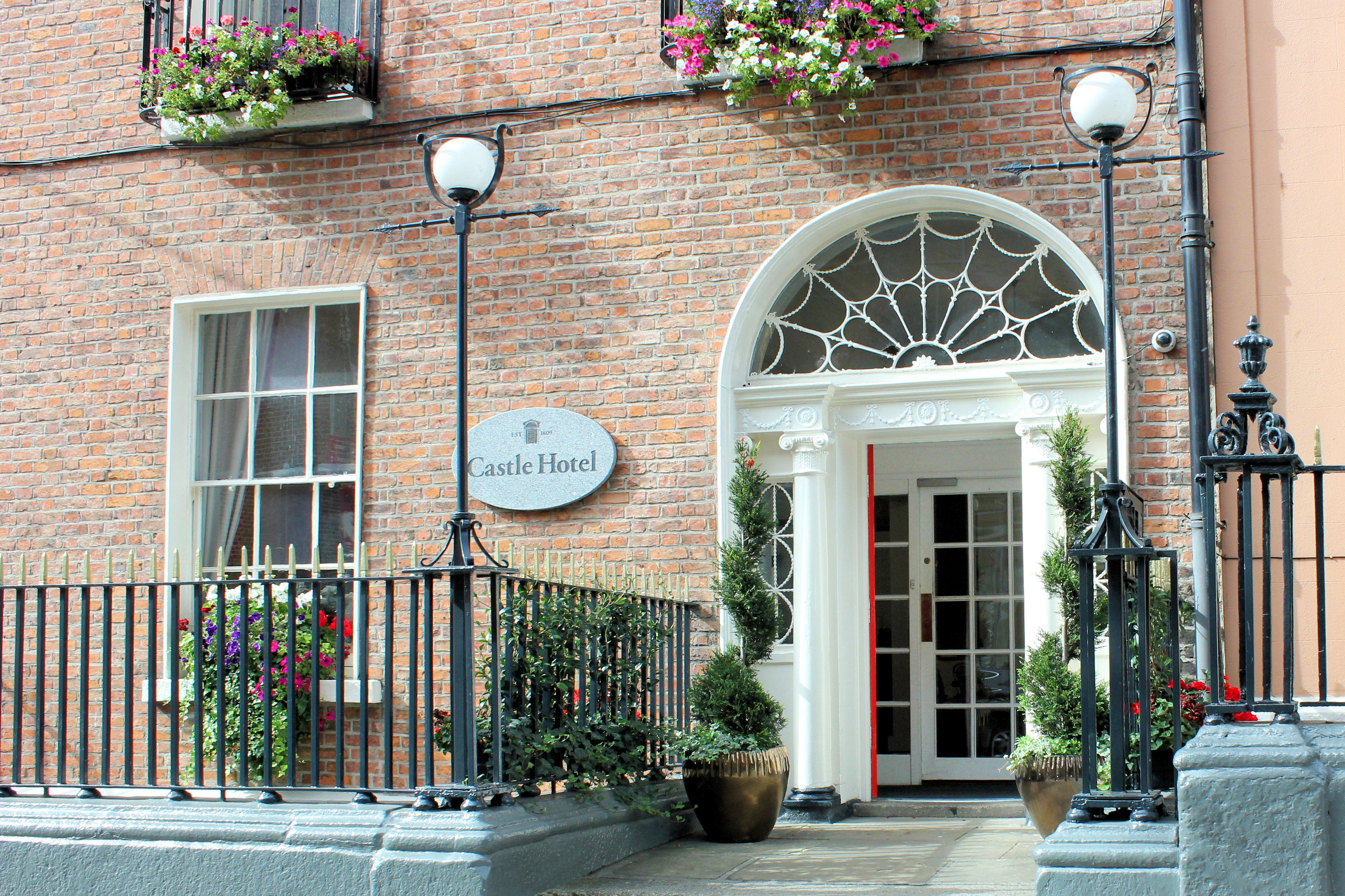 Castle Hotel 4/66