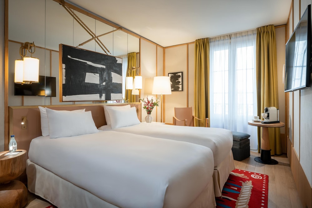 DELUXE, TWIN BEDS