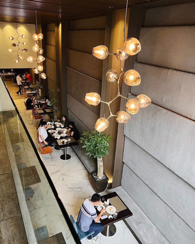 Ramada Encore by Wyndham Makati 21/50