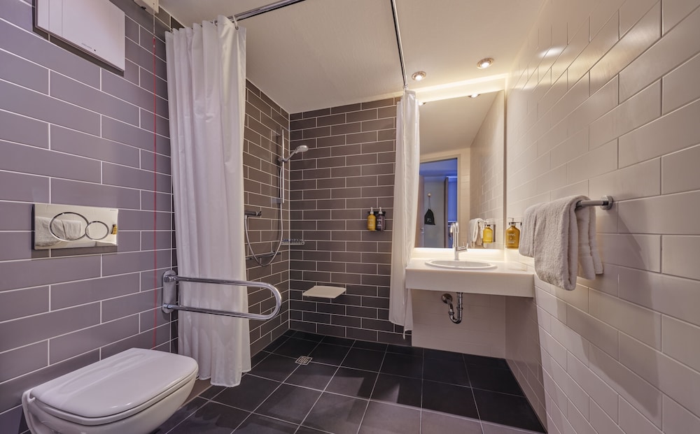 HOLIDAY INN EXPRESS COLOGNE MUELHEIM 13/45