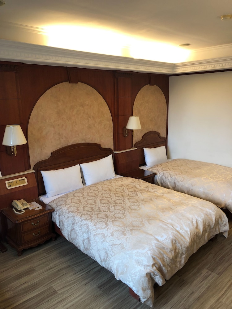 Hua Du Hotel 12/65