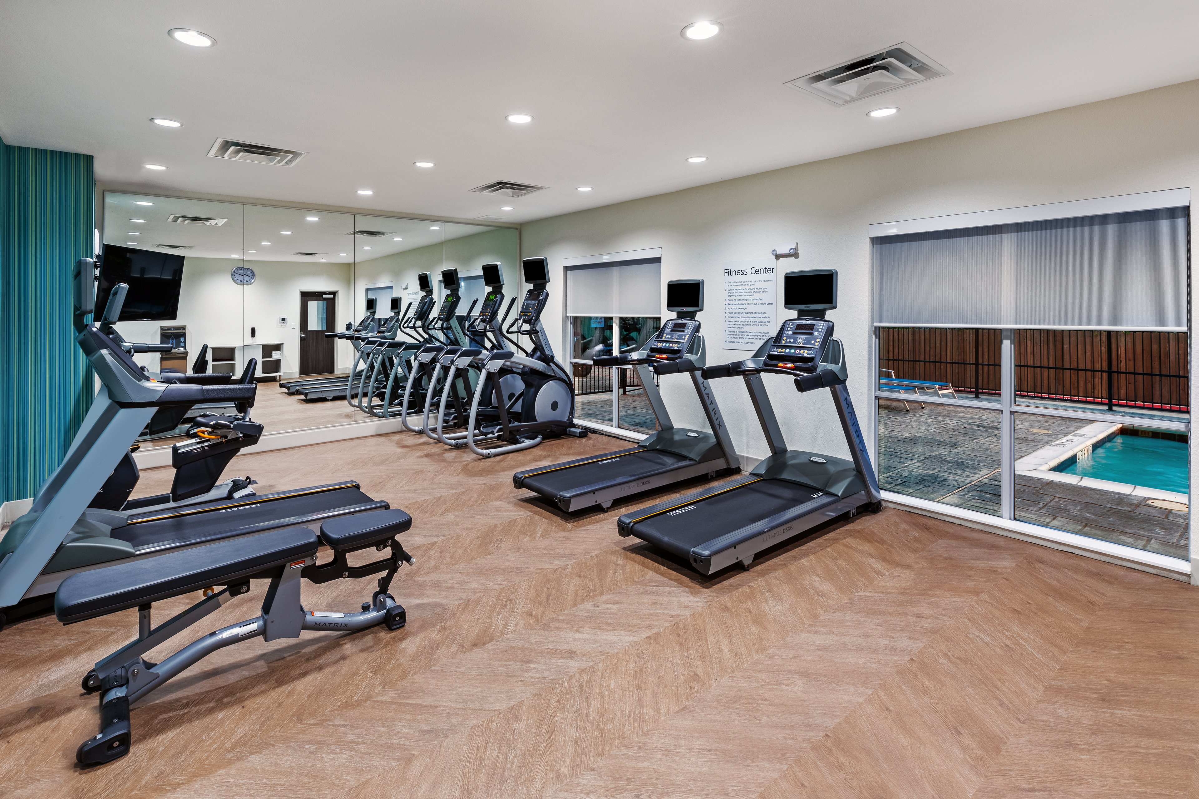 Holiday Inn Express And Suites Denton Sanger 24/34
