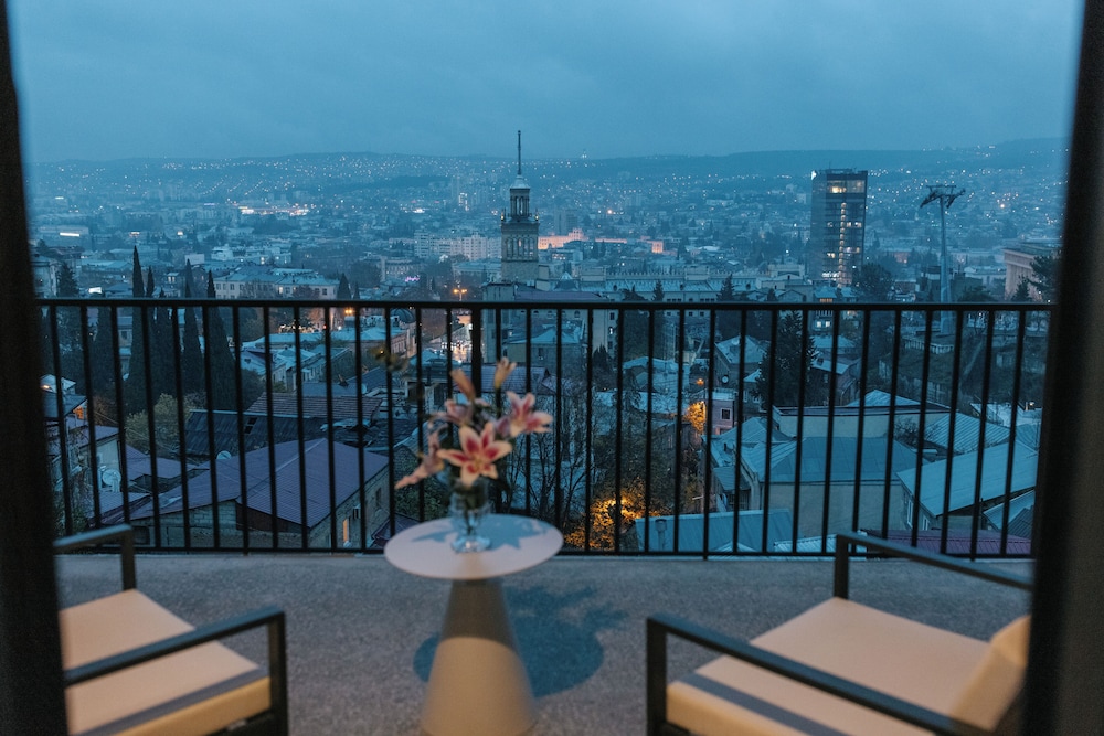 Castor and Pollux Hotel 46/69
