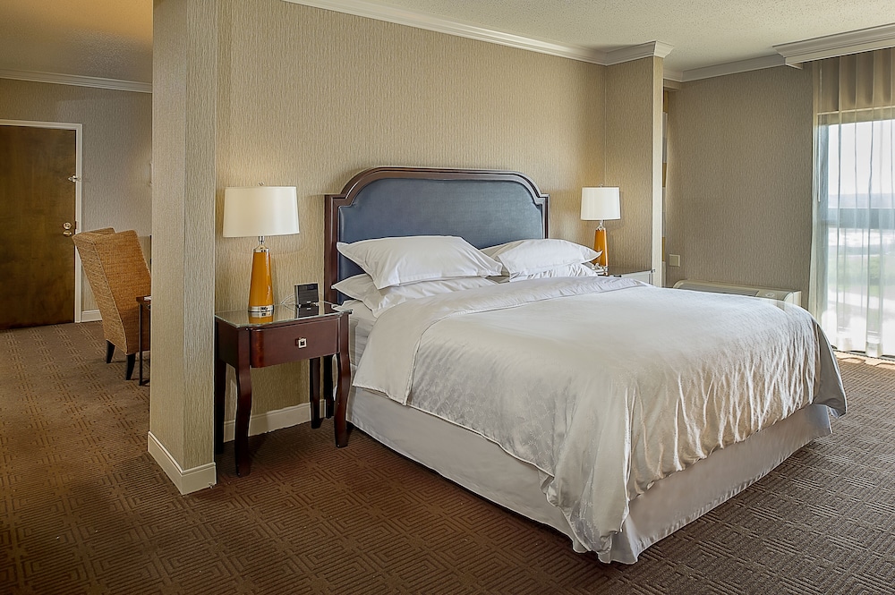 Sheraton Westport Plaza Hotel St. Louis 11/33