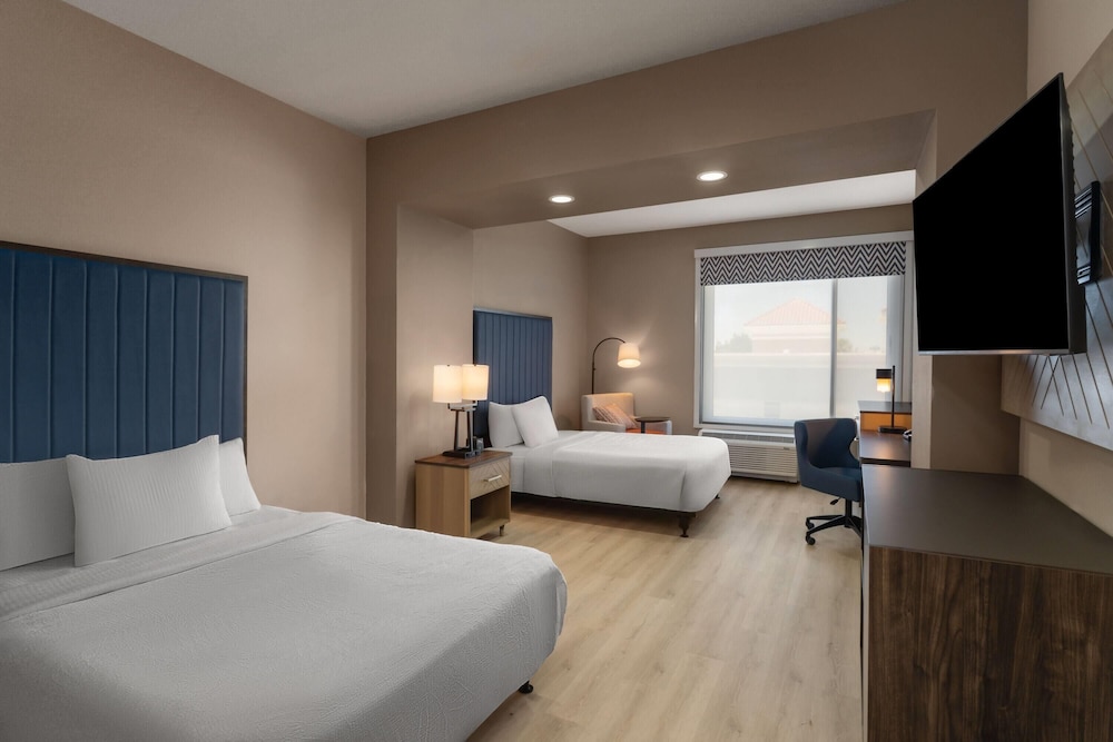 La Quinta Inn & Suites by Wyndham Tracy 15/53