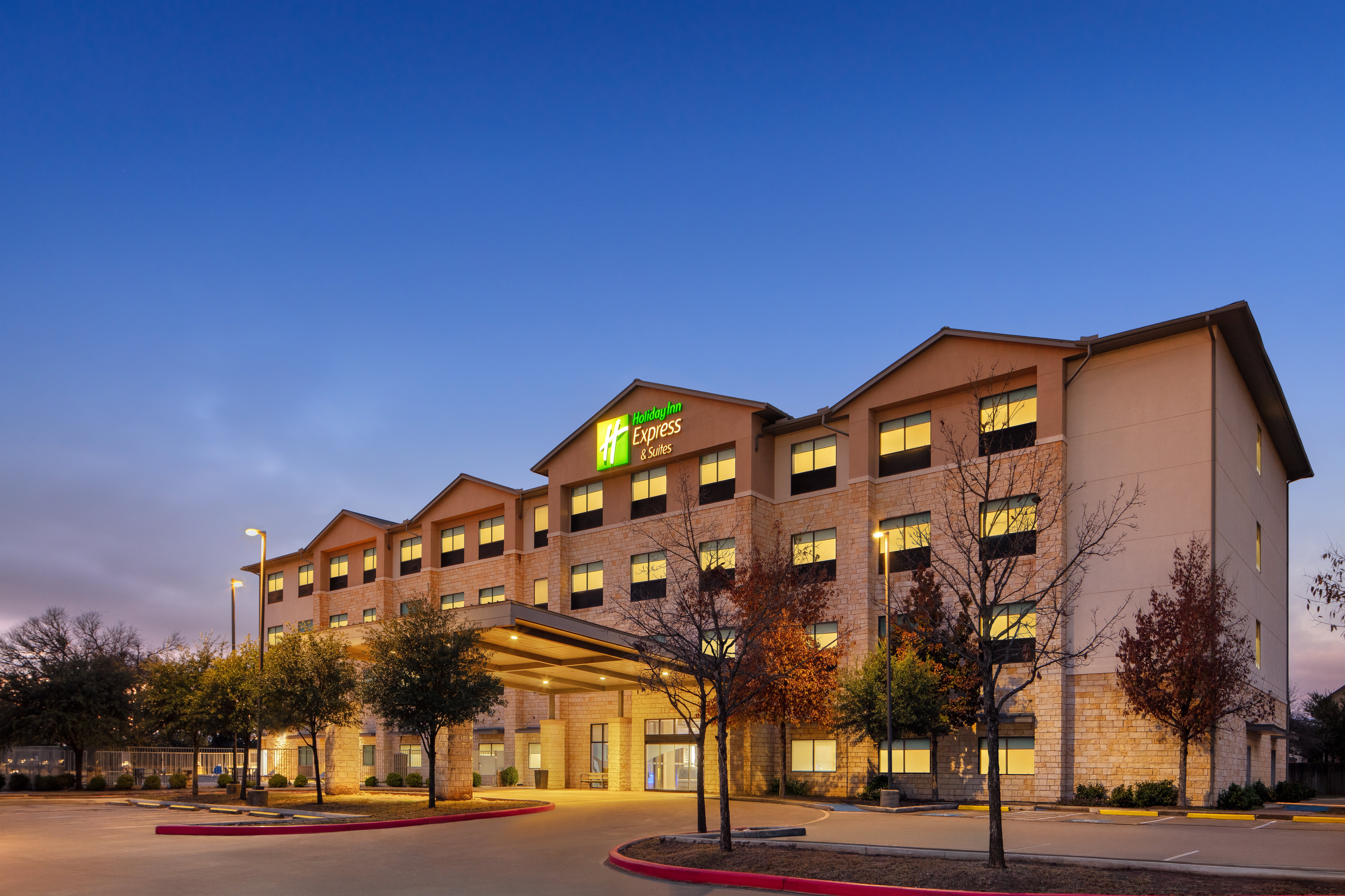 Holiday Inn Express & Suites Dripping Springs - Austin Area 7/50
