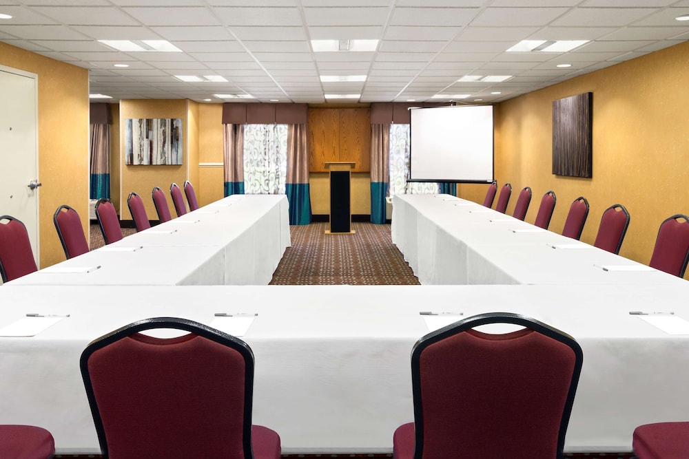 Hampton Inn & Suites Bluffton-Sun City 38/43