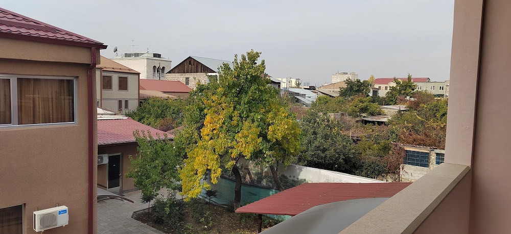Areg Hotel 111/113