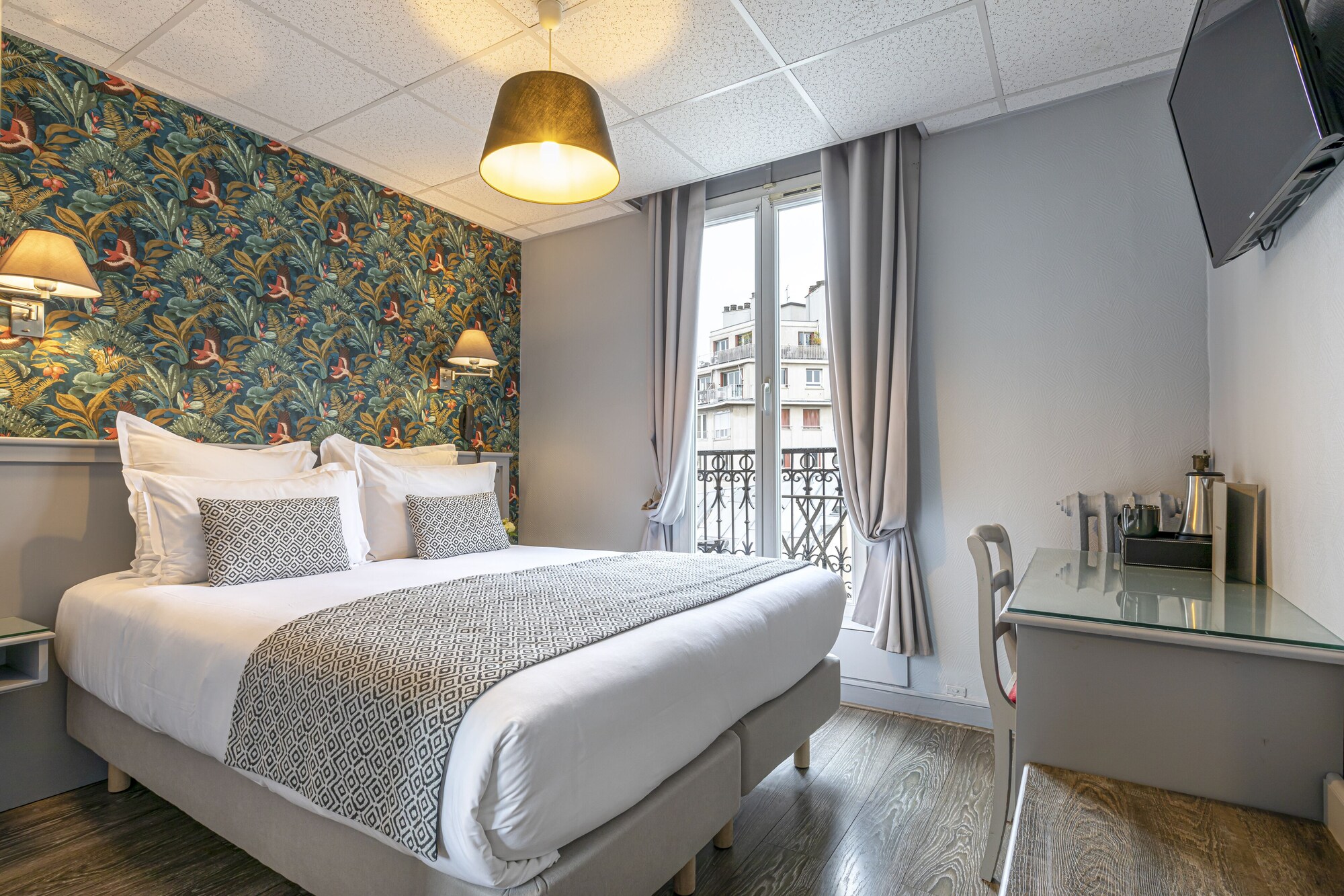 ROOM, DOUBLE BED, EIFFEL VIEW