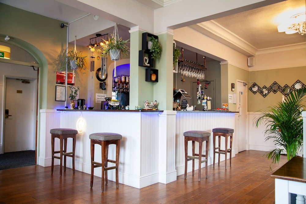Pine Lodge Hotel & Restaurant Mansfield 36/48