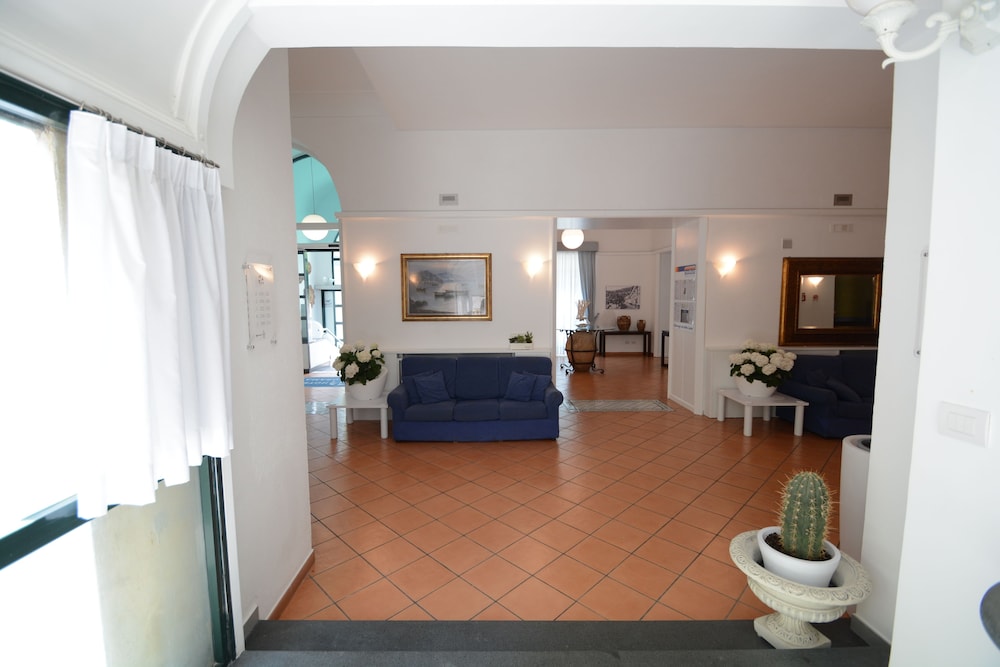 Panorama Palace 3/25