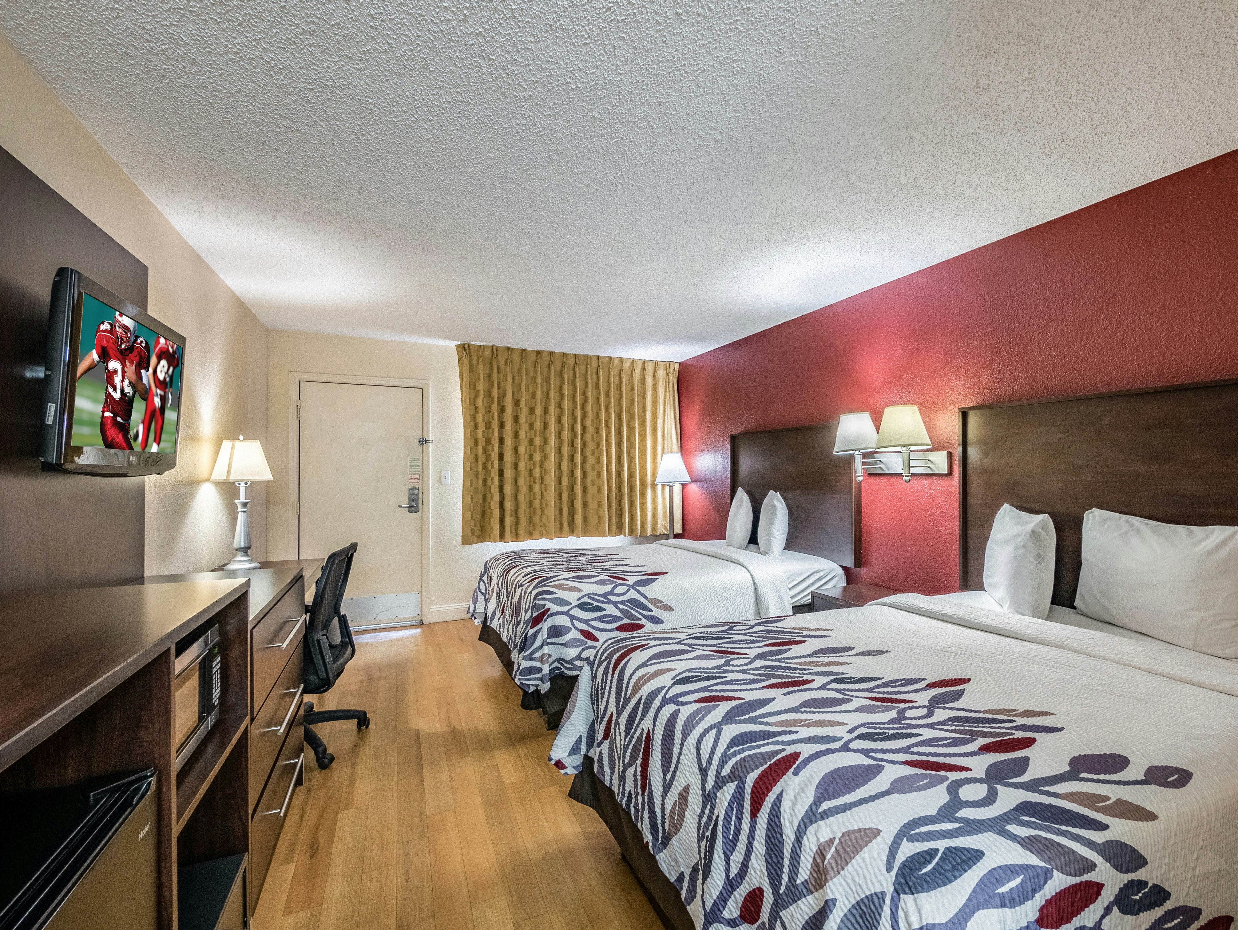 DELUXE, 2 DOUBLE BEDS, SMOKING