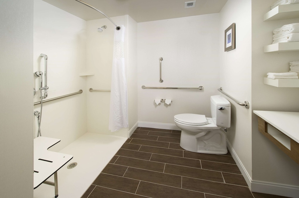 Hampton Inn & Suites Syracuse/Carrier Circle 14/47
