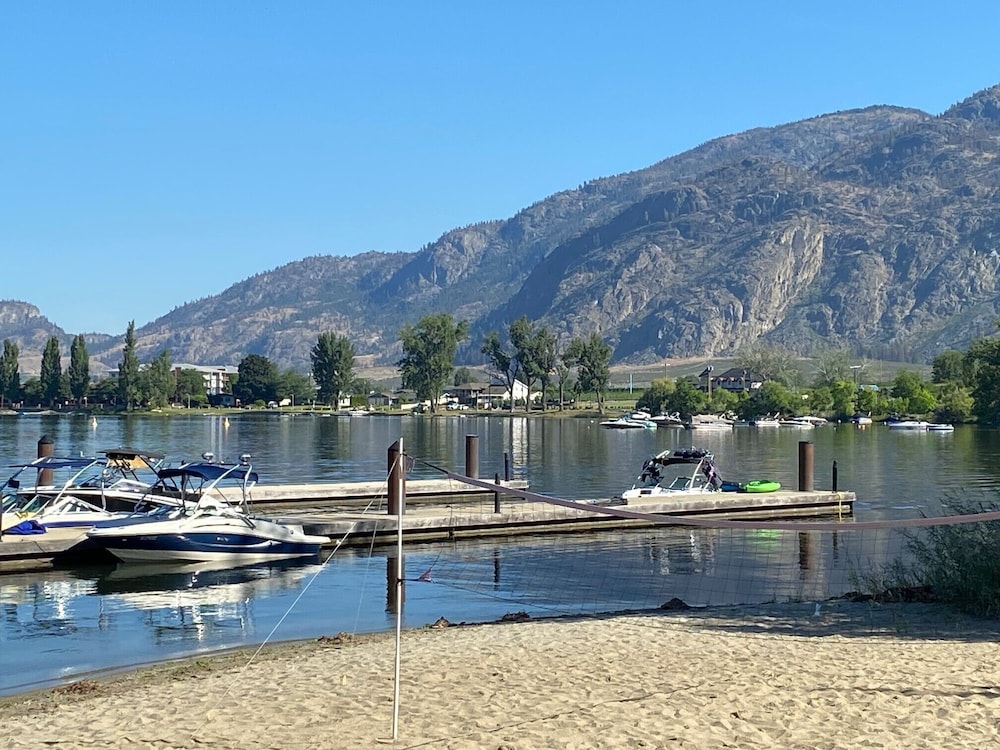 Walnut Beach Resort 41/48