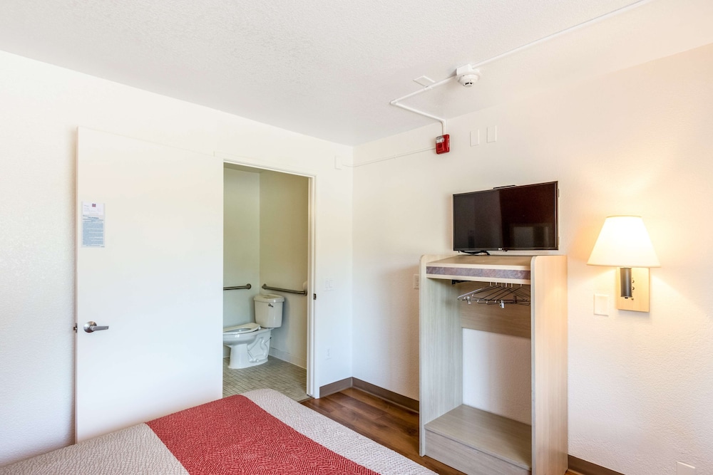 Motel6 Redding, CA - Central 27/47
