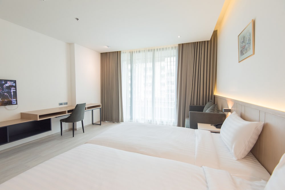 DELUXE, TWIN BEDS