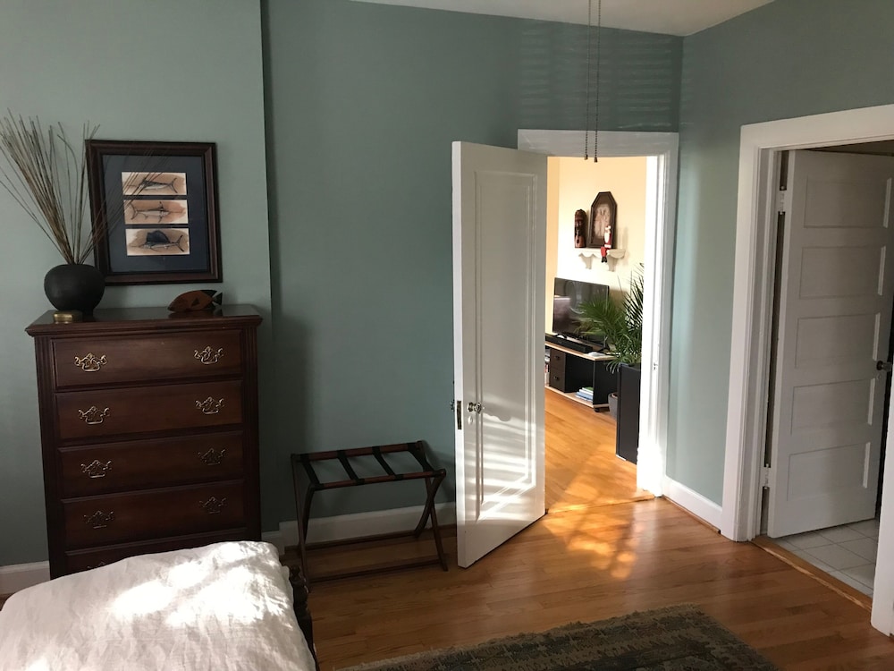 Charles Bass House Bed &amp; Breakfast 7/21