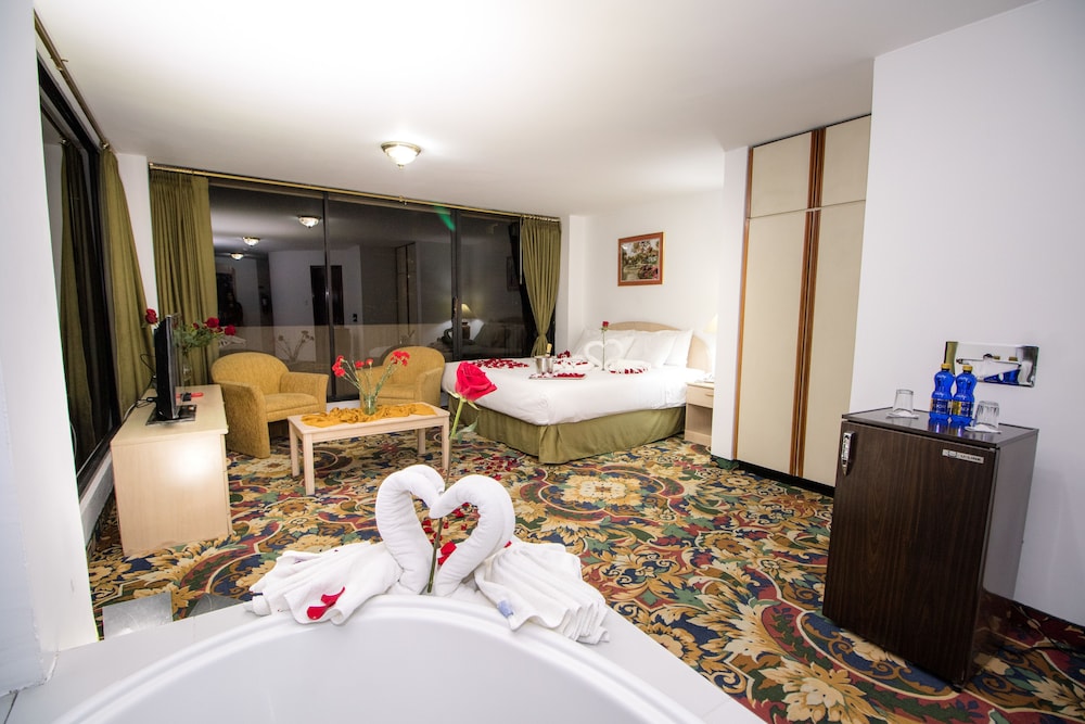 Stanford Suites 14/69